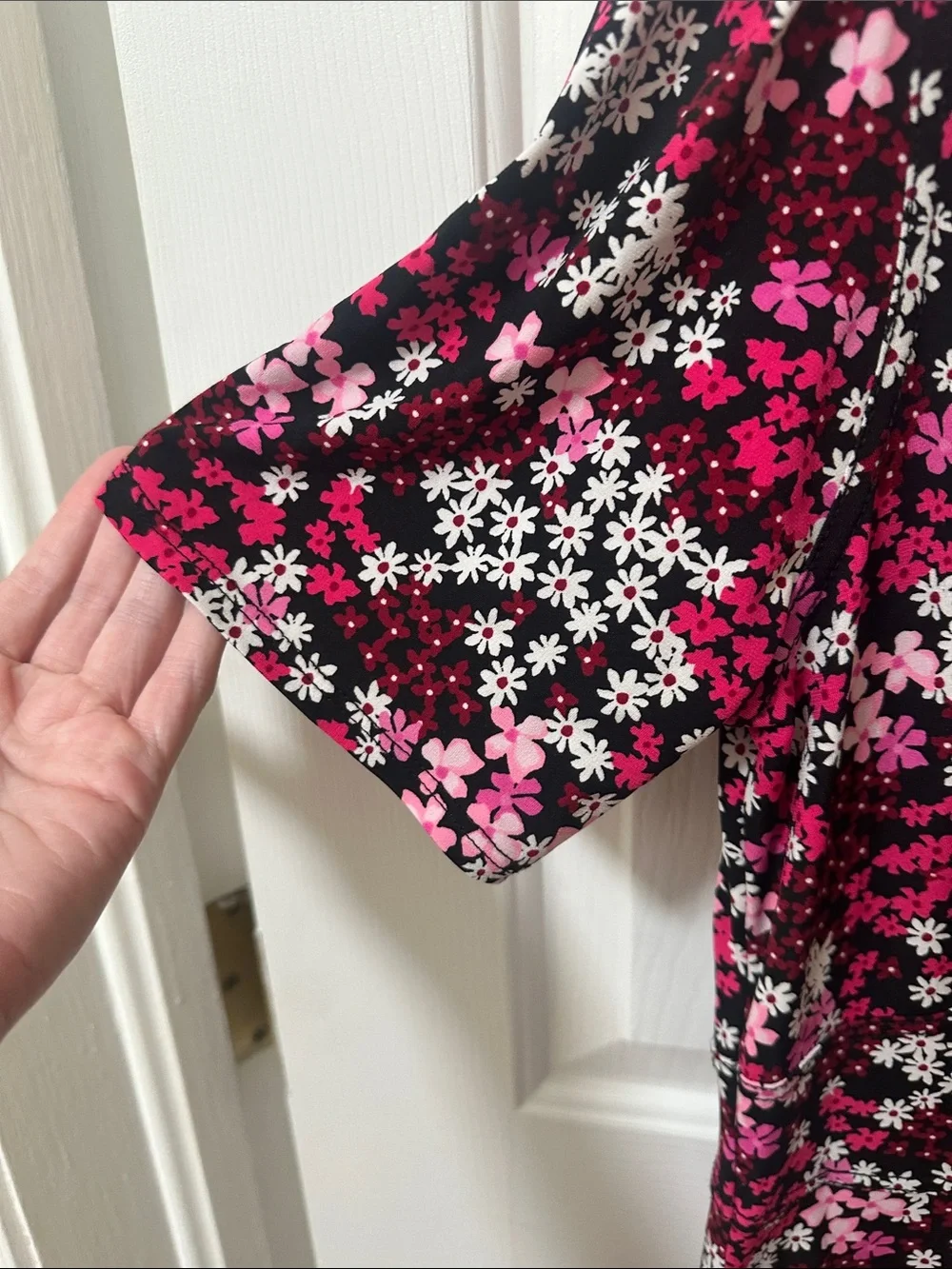 0232 Michael Kors Pink & Black Floral V-Neck Midi Dress medium